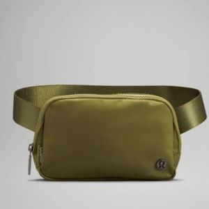 NWT Lululemon Everywhere Belt Bag - Bronze Green